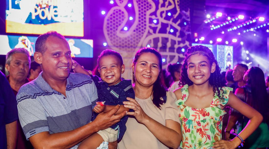 Famílias curtem dia de São João no Arraiá do Povo e Vila do Forró