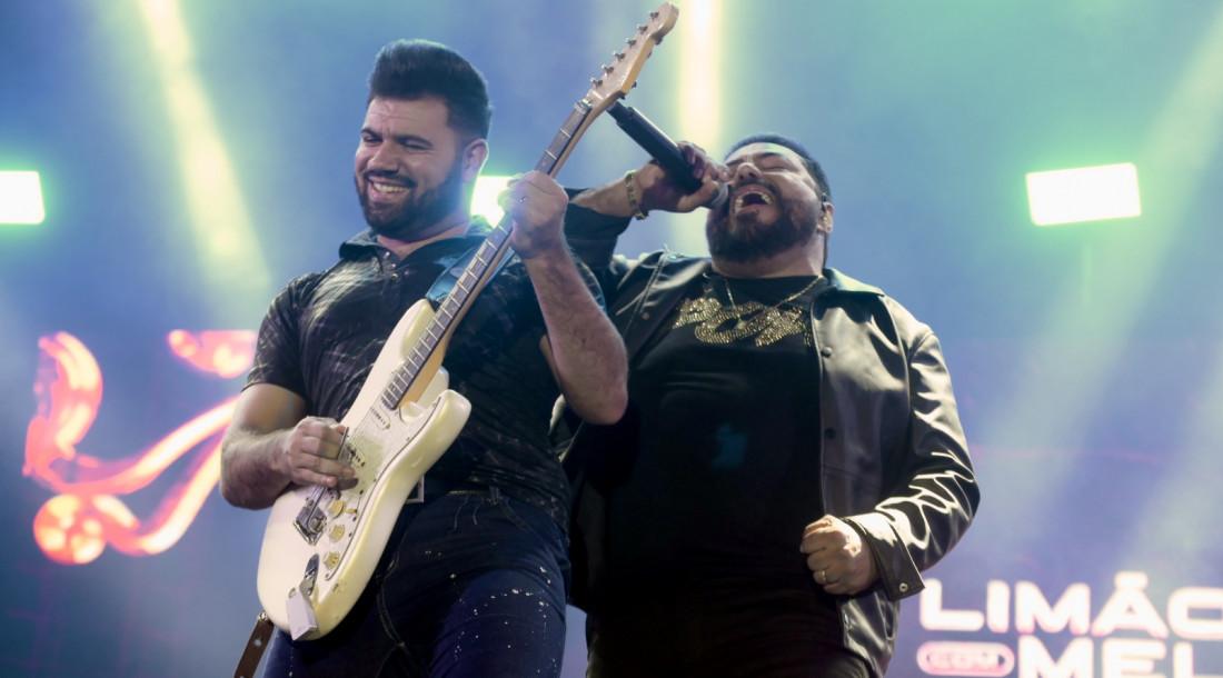 Forró romântico de Limão com Mel marca a 19ª noite do Arraiá do Povo, em Aracaju