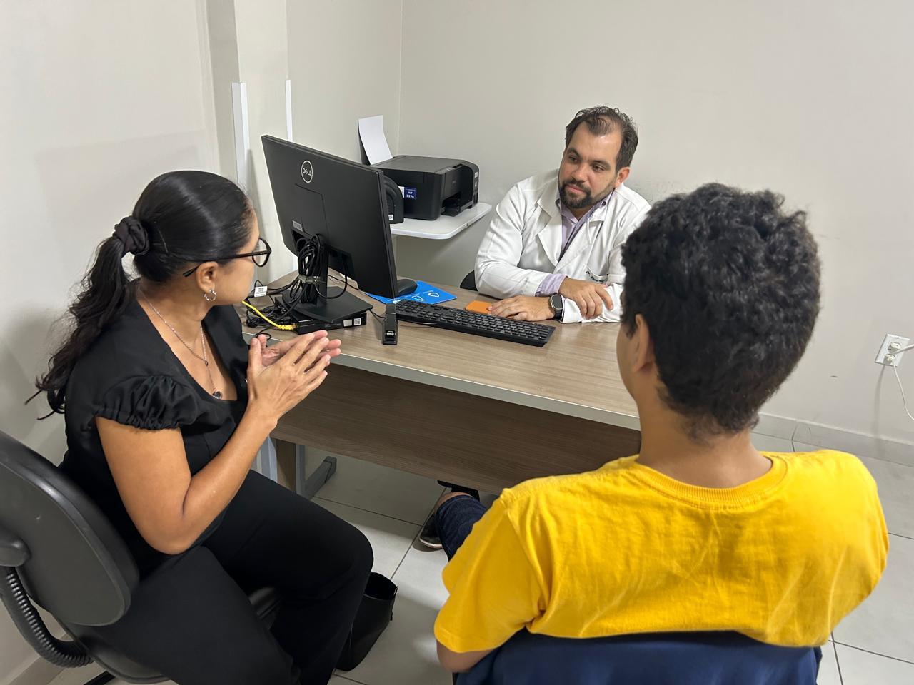 Hospital de Cirurgia oferece gratuitamente consultas, cirurgias e fisioterapia para tratamento da escoliose