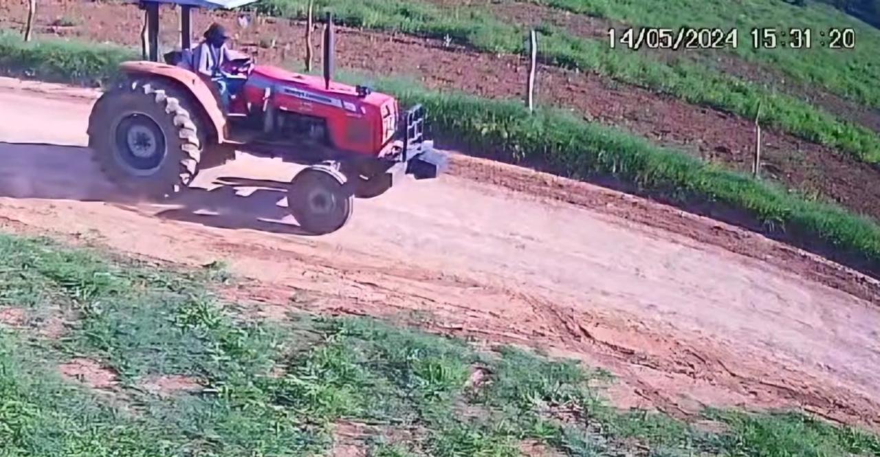 PC divulga imagens de suspeitos do roubo de trator e motocicleta na Zona Rural de Simão Dias