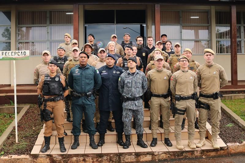 Policiais militares de Sergipe capacitam agentes de segurança de oito estados, durante curso em Santa Catarina