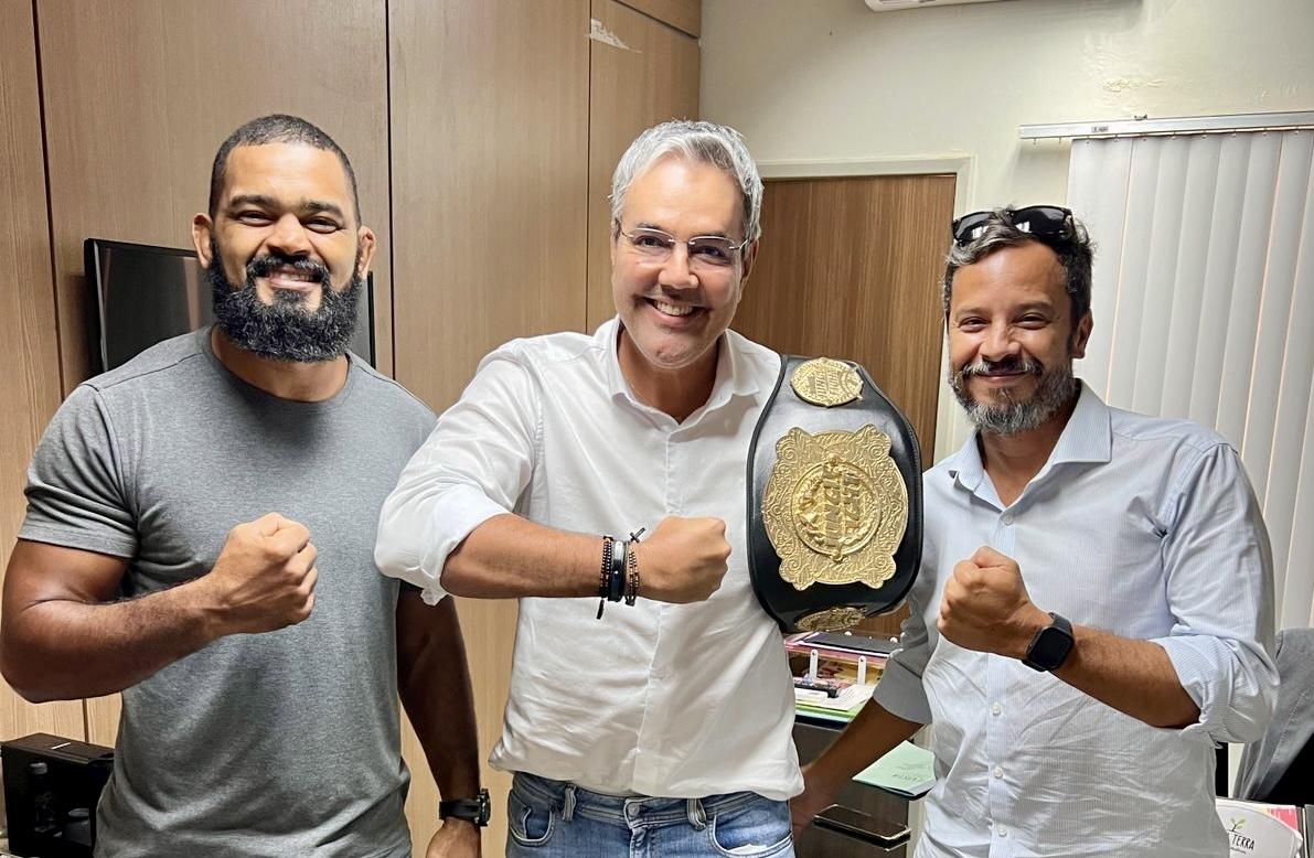 Sérgio Reis recebe campeão internacional de MMA e projeta esporte em Lagarto
