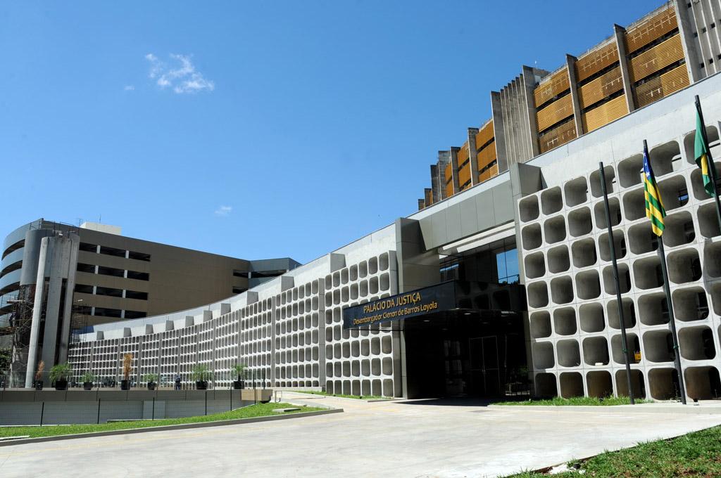 Adolescente de 13 anos tem direito de interromper gravidez ocasionada por estupro?