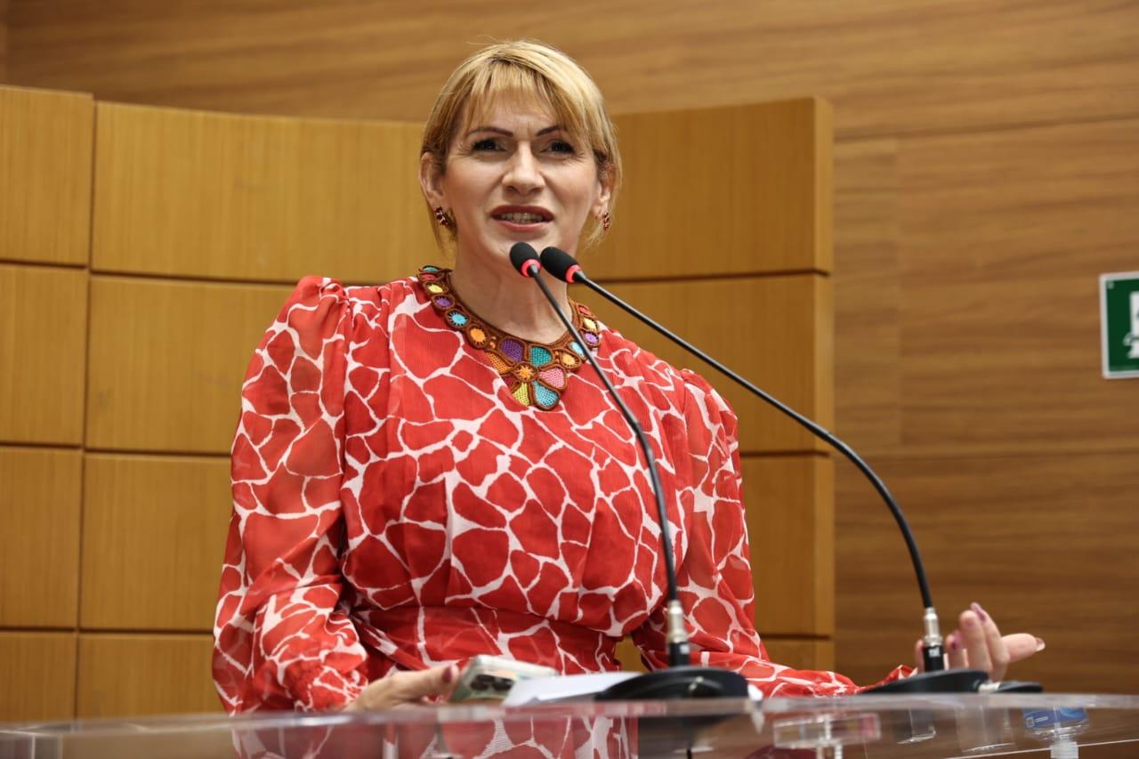 Deputada Linda Brasil lamenta assassinato de mulher trans em Itabaiana