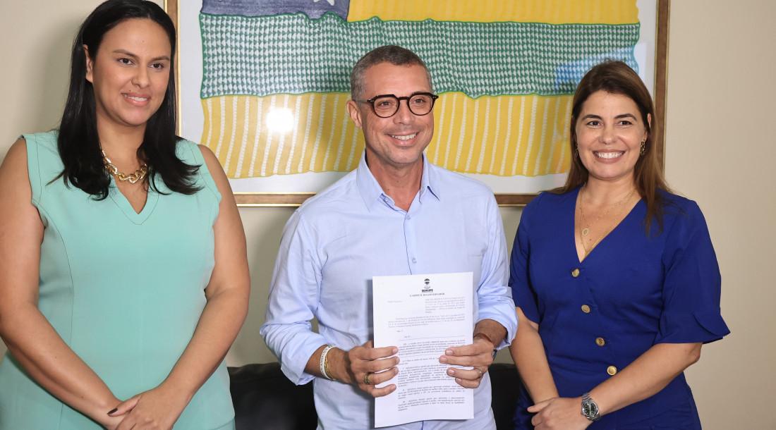 Fábio assina PL para ampliar benefício de isenção de IPVA para pessoas com síndrome de Down e autistas