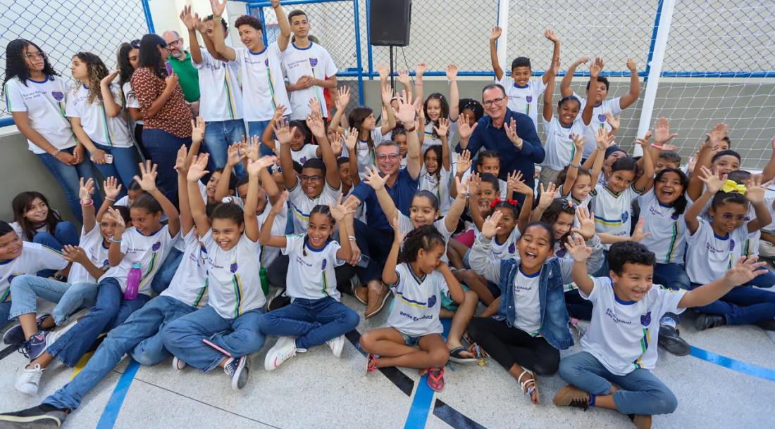 Governo de Sergipe entrega equipamentos e reformas em escolas dos bairros Santos Antônio e Soledade