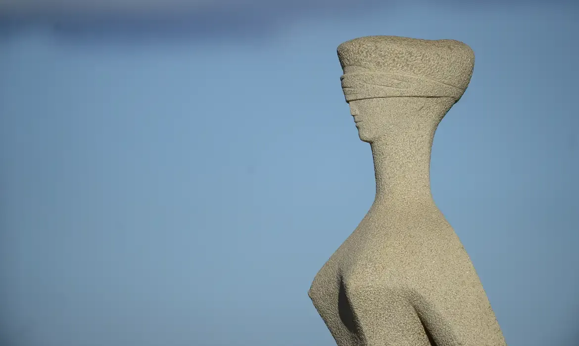 Judiciário entra em recesso; plantão do STF fica com ministros Barroso e Fachin