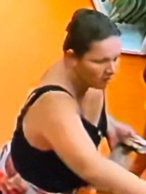 PC divulga imagem de mulher suspeita de furtar cartão e causar prejuízo de R$ 4 mil em Aracaju