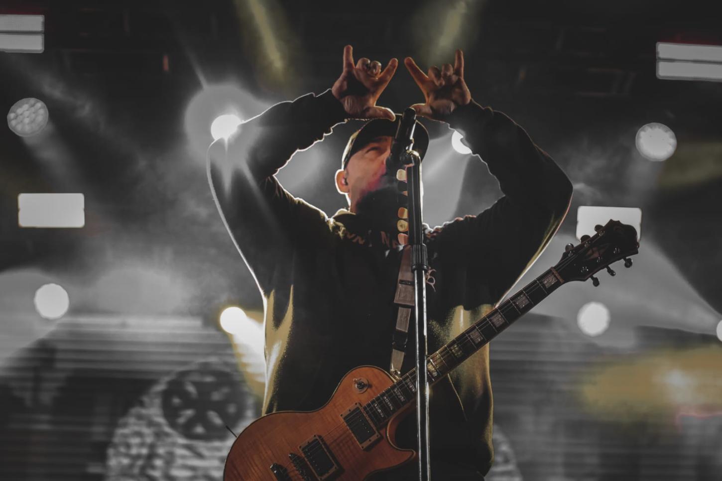 Rock in RioMar: Digão da banda Raimundos abre programação nesta quinta
