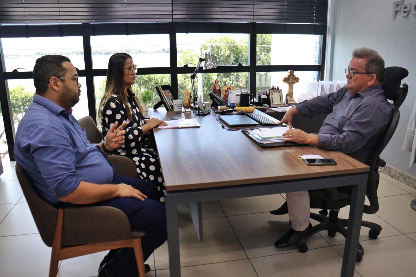 Aceleração no setor de serviços mantém crescimento do mercado de trabalho em Sergipe
