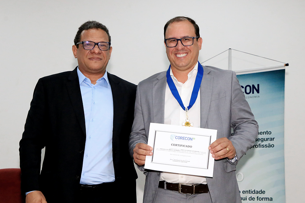 Banese é agraciado pelo Corecon-SE com a Medalha do Mérito Econômico