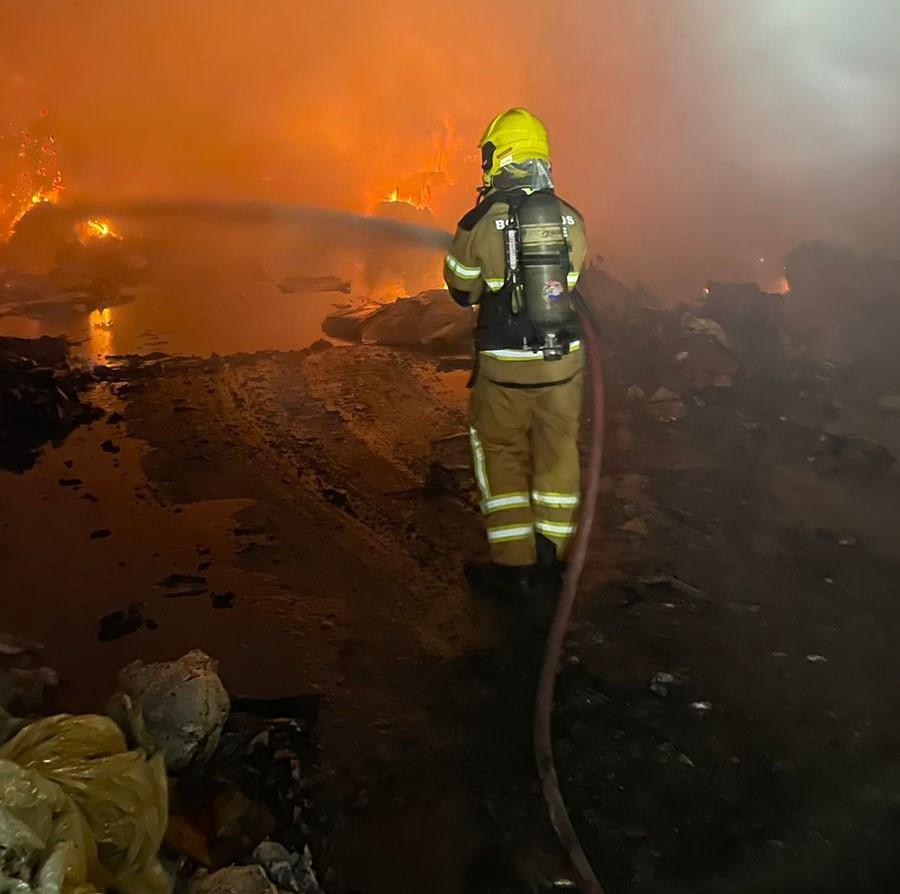 CBM combate incêndio em galpão com material reciclável no município de  Socorro