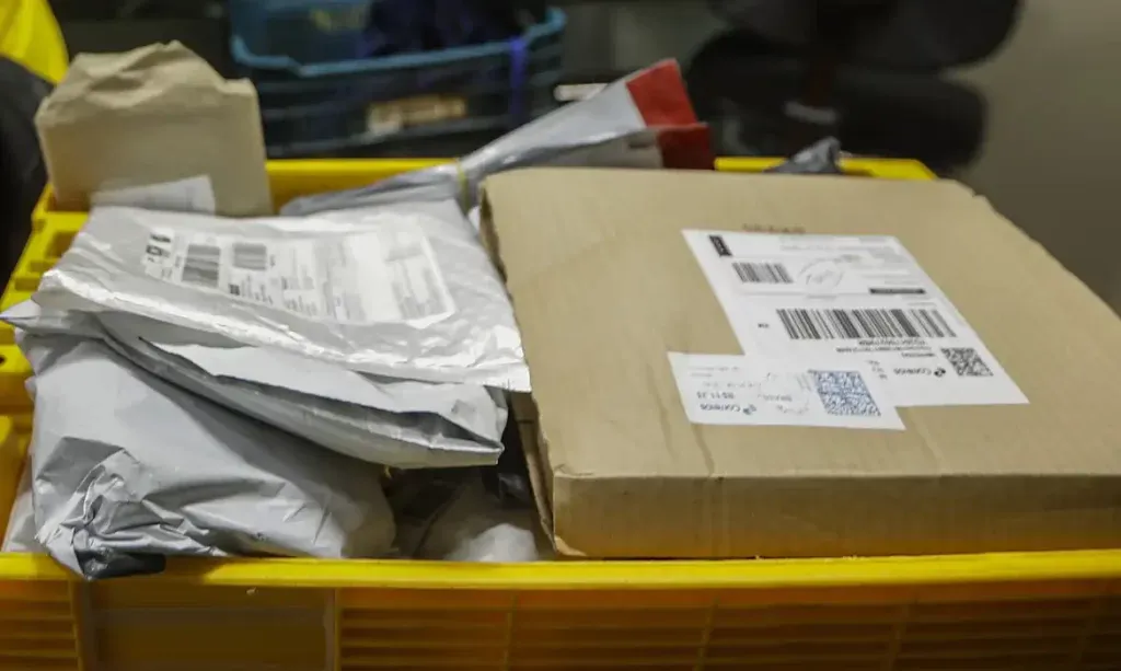 Correios alertam sobre golpe da taxa para retirar encomenda