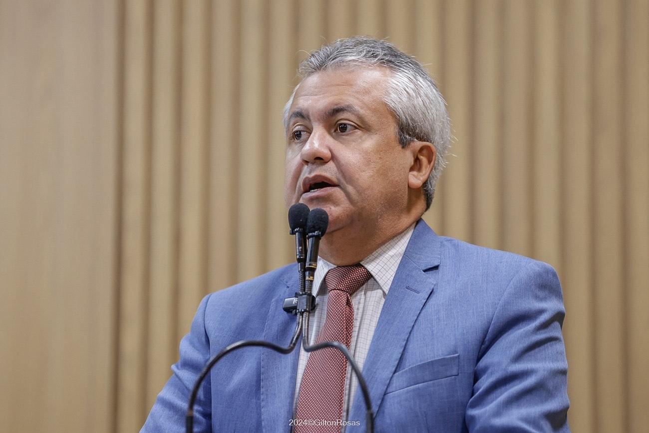 Elber destaca Feira Regional de Economia Popular  que acontece em Aracaju