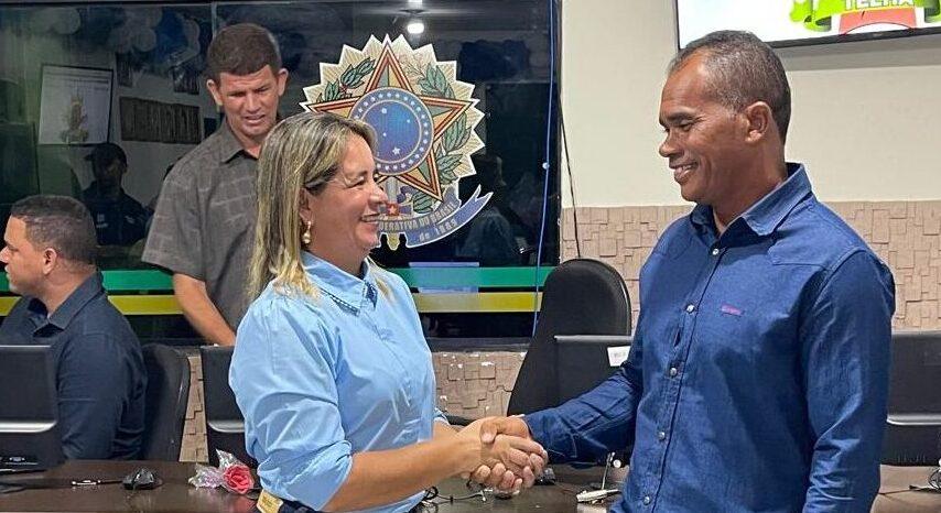 Em sessão solene, presidente da Câmara de Telha empossa novo vereador