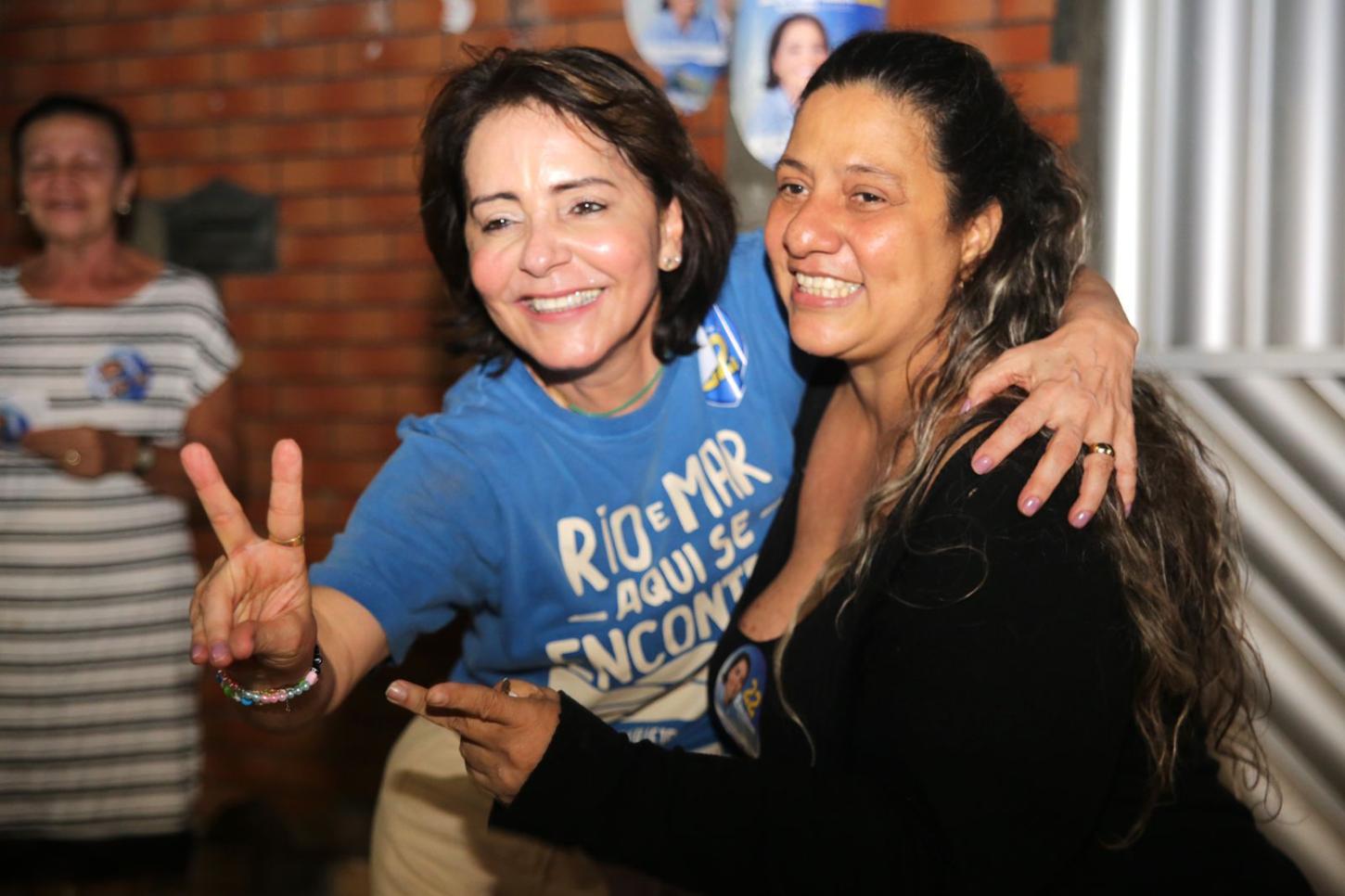Emília lidera com 42,74% em nova pesquisa encomendada pela Rede Rio FM
