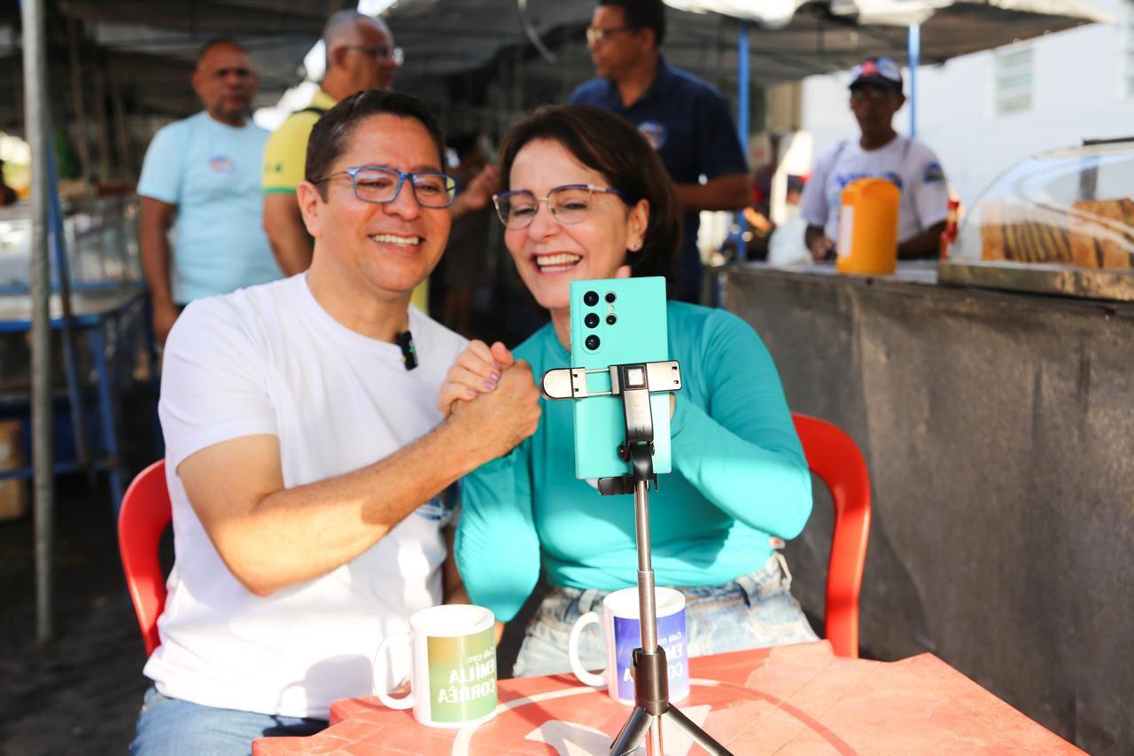 Equipe de Emília dá exemplo após o debate ao fazer limpeza do lixo deixado pelos adversários