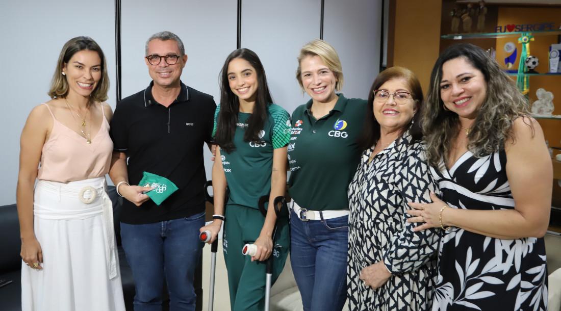 Governador Fábio Mitidieri recebe a ginasta Victória Borges que participou das Olimpíadas de Paris
