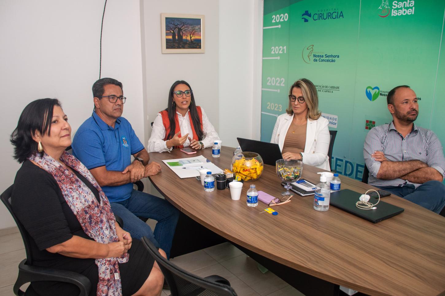 Luiz Roberto reúne-se com integrantes da Federação de Hospitais Filantrópicos de Sergipe