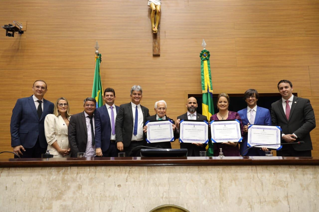 Médico, juízes e agente socieducativo recebem Títulos de Cidadania Sergipana
