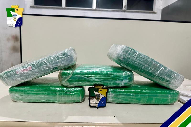 Mulher é presa em flagrante em posse de cinco tabletes de maconha no Bairro Coqueiral