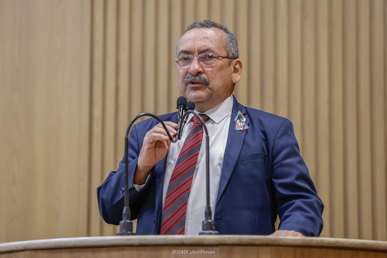 “O que estão fazendo com as emendas? Depois que mandamos o atendimento piorou?”, questiona vereador
