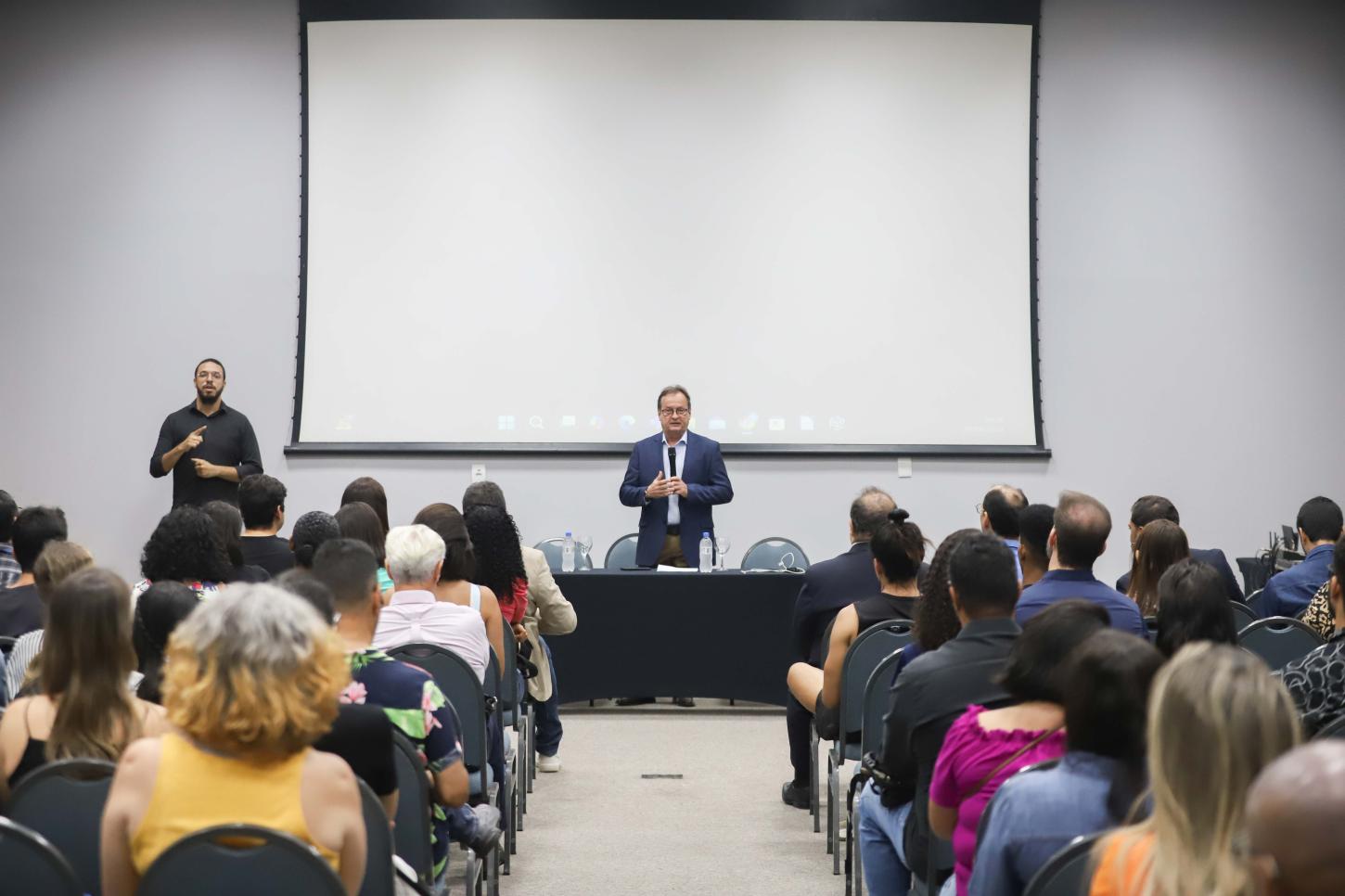 Palestra envolve profissionais e acadêmicos em discussão sobre novos produtos turísticos em Aracaju