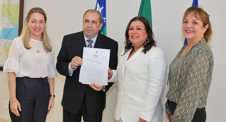 Presidente do TRE-SE recebe visita da presidente do Tribunal de Contas do Estado de Sergipe
