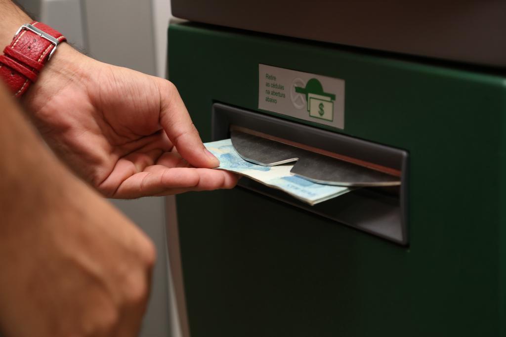 Servidores públicos municipais recebem o salário nesta sexta-feira
