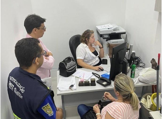 SMTT presta boletim de ocorrência e pede investigação sobre incêndio em ônibus