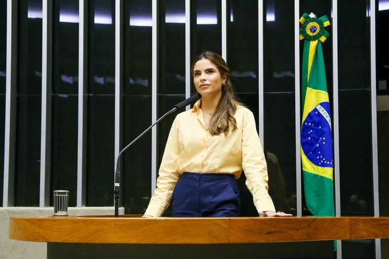 Tribunal fixa multa de R$ 50 mil por dia se candidata a prefeitura de AJU não retirar propaganda irregular