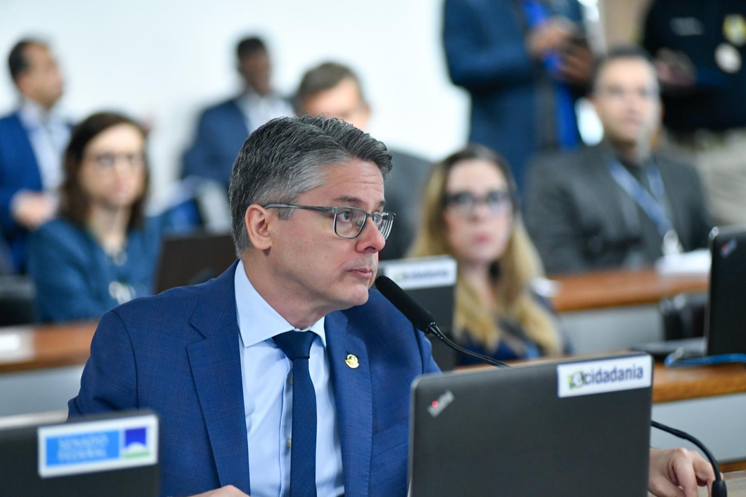 Aprovado relatório do senador Alessandro que garante mais transparência na educação pública