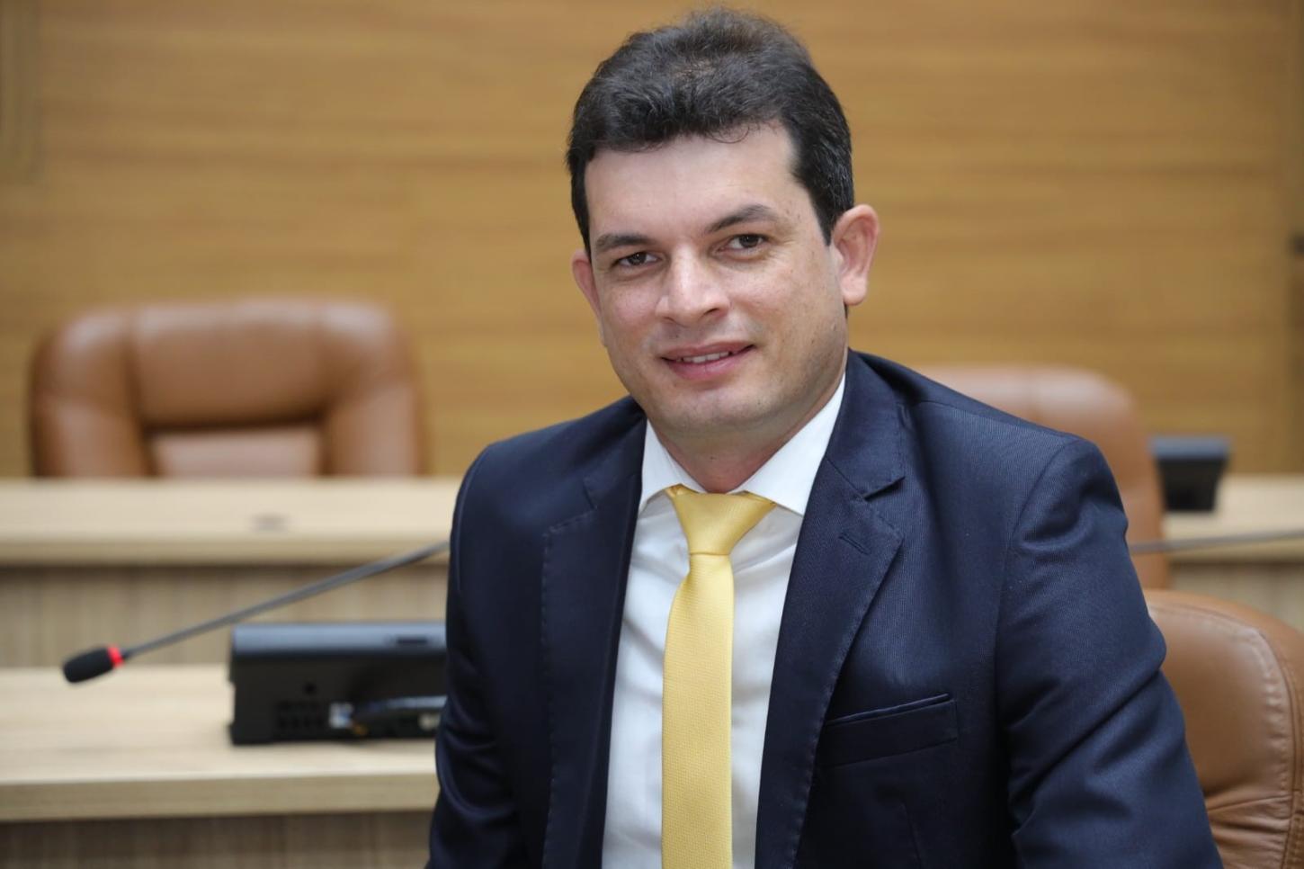 Deputado Paulo Júnior destaca geração de emprego em São Cristóvão