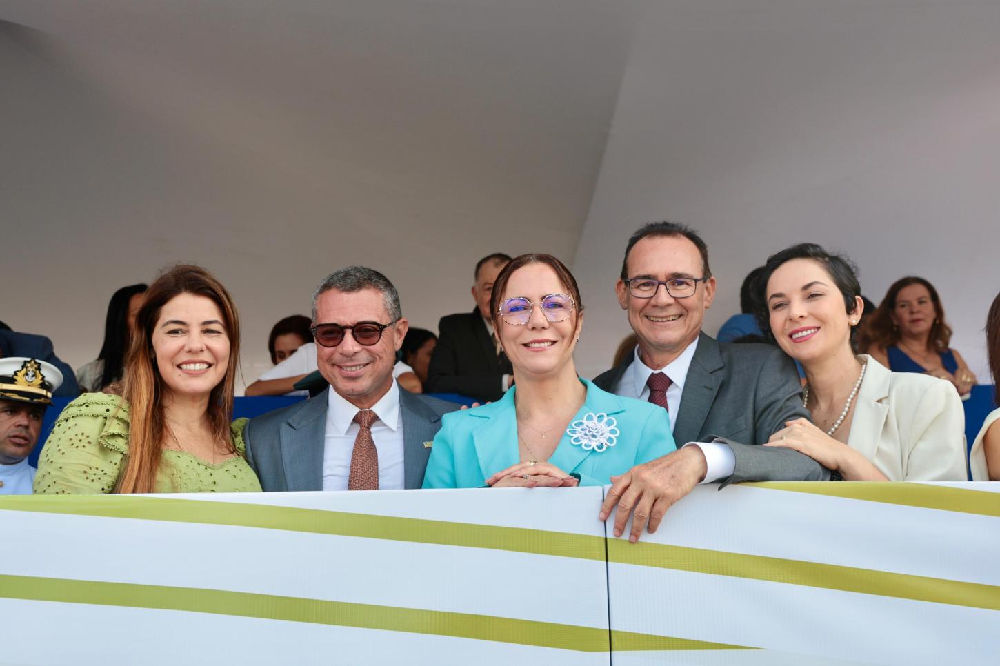 Em Aracaju, Delegada Katarina acompanha desfile cívico de 7 de Setembro