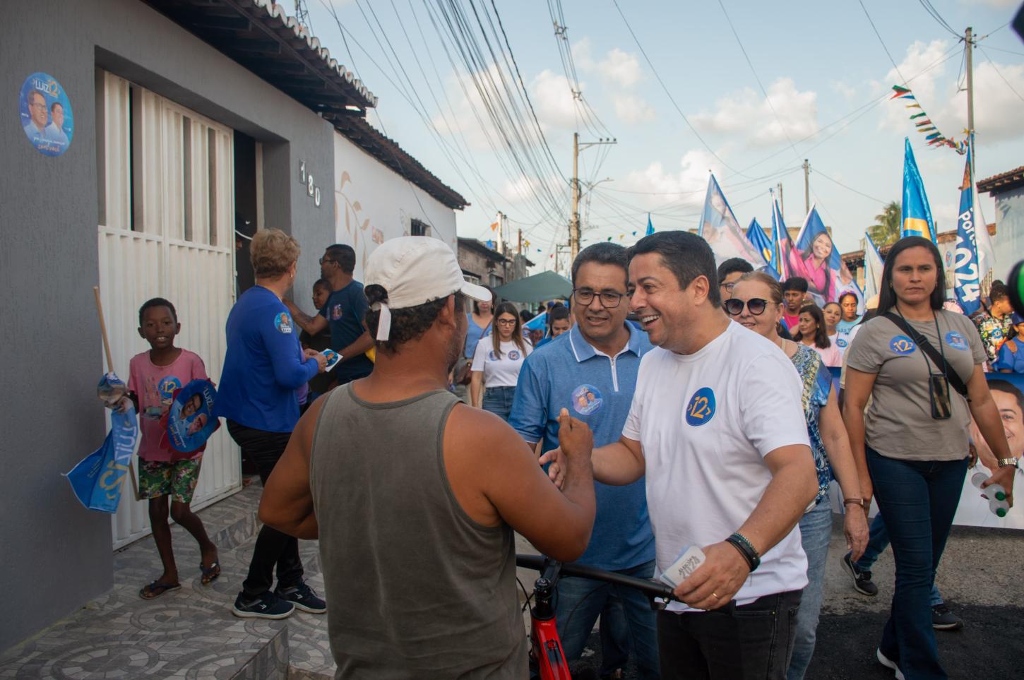 Luiz Roberto e Fabiano realizam caminhada no Coqueiral e Porto Dantas