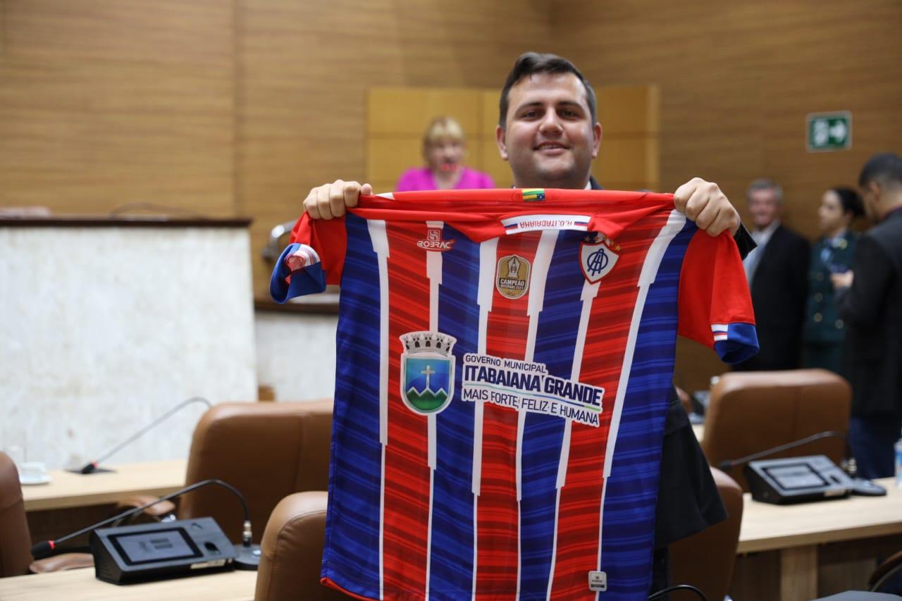 Marcos Oliveira celebra acesso do Itabaiana à Série do Brasileiro