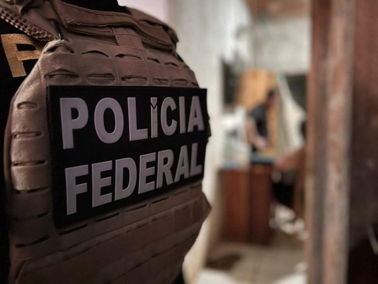 Polícia Federal prende homem por pornografia infantil na internet
