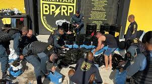 Policia militar apreende mais de 580 quilos de drogas em caminhonete em avenida de Aracaju