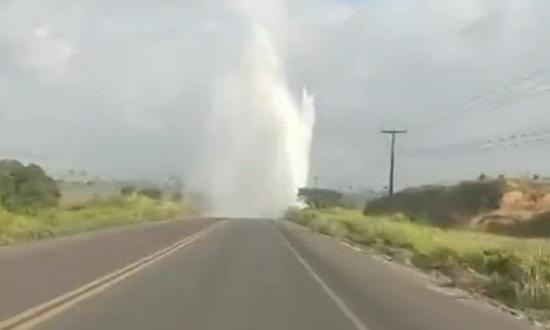 Rompimento em na adutora Piauitinga 01 provoca falta de água em Lagarto e Simão Dias