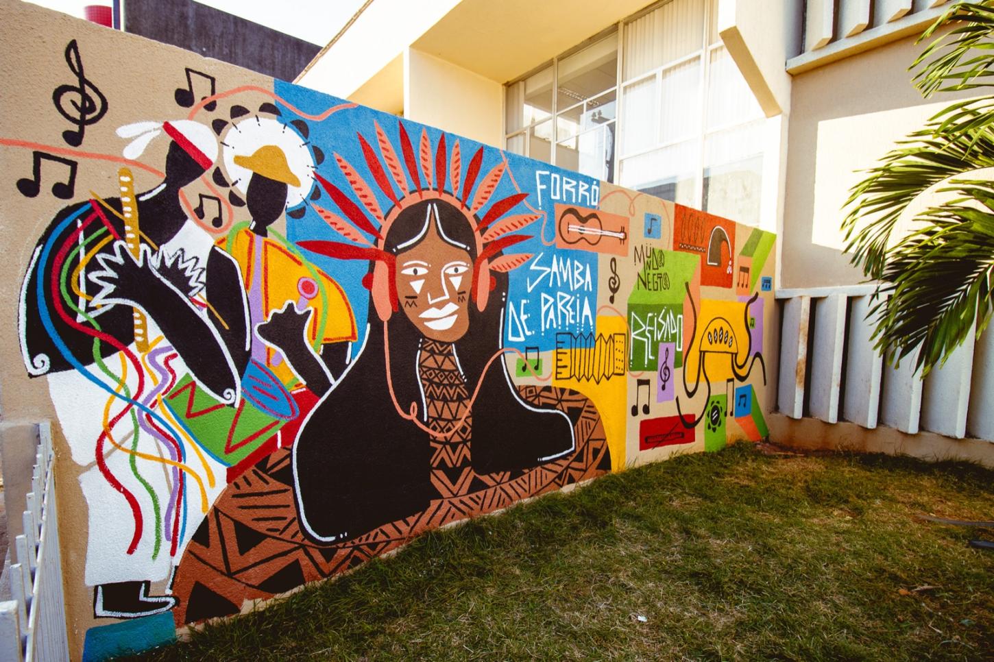 Em Carira, a arte remete à indígena que dá nome ao município e a grupos folclóricos da localidade. (Foto: Ivy Moreira)