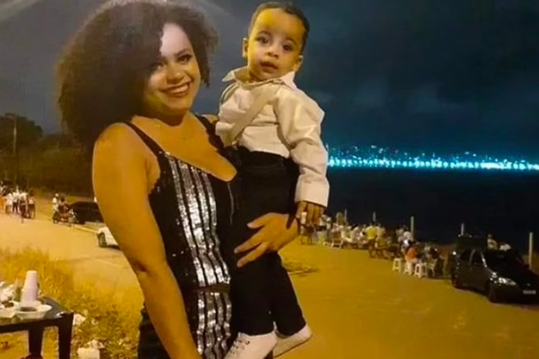 Mulher que decapitou filho de 6 anos morre em hospital