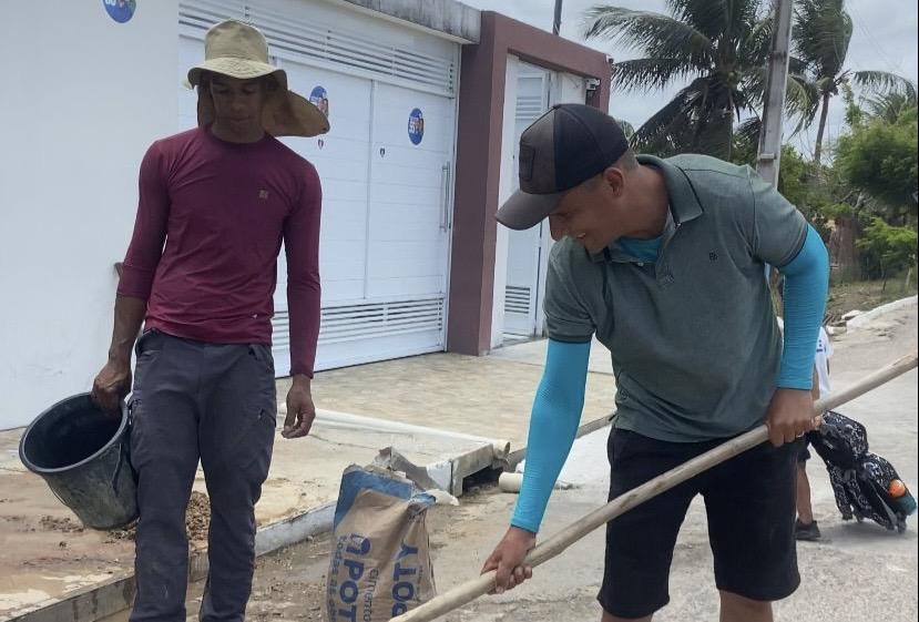 Prefeito eleito de General Maynard é visto colaborando em obra
