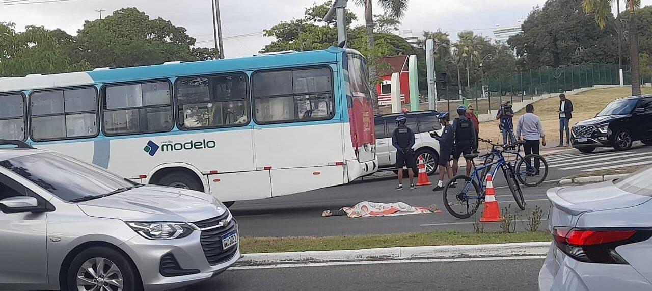 Ciclista morre após ser atropelada por ônibus coletivo em frente ao Parque da Sementeira em Aracaju