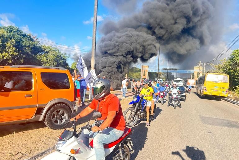 Moradores protestam por direito à moradia e bloqueiam via em São Cristóvão
