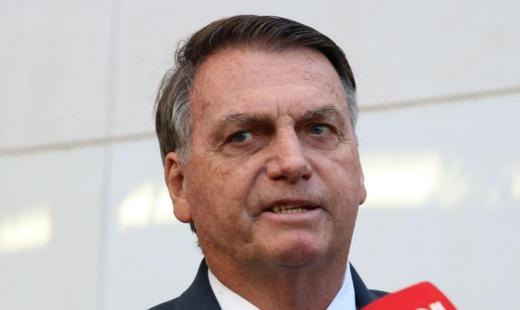 Bolsonaro fez reforma de R$ 900 mil e declarou ao TSE que casa valia R$ 98,5 mil