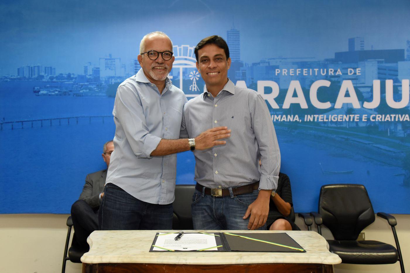 Emília acerta em anular licitação do ônibus e em demitir Renato de Edvaldo