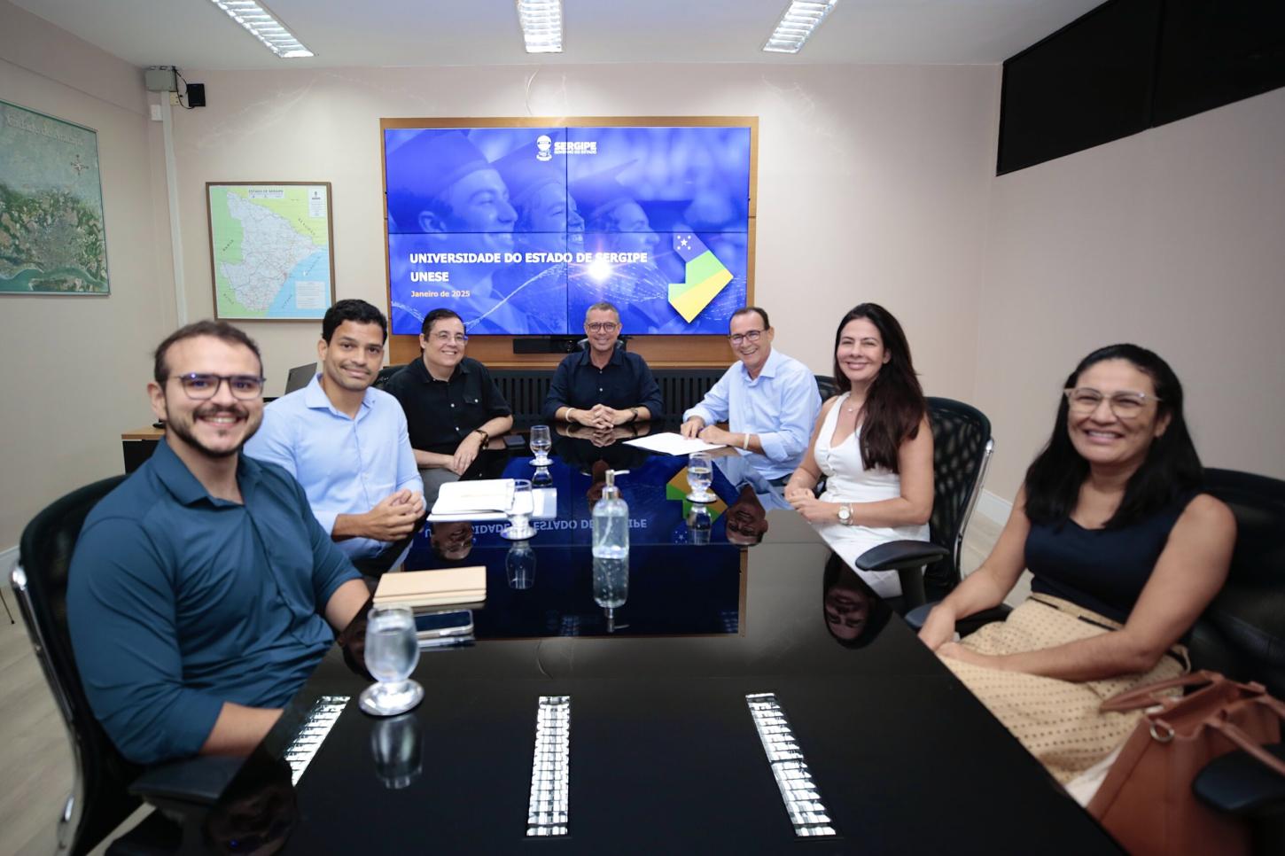 Fábio autoriza formação de comissão para concursos da Educação e tratativas da Universidade Estadual