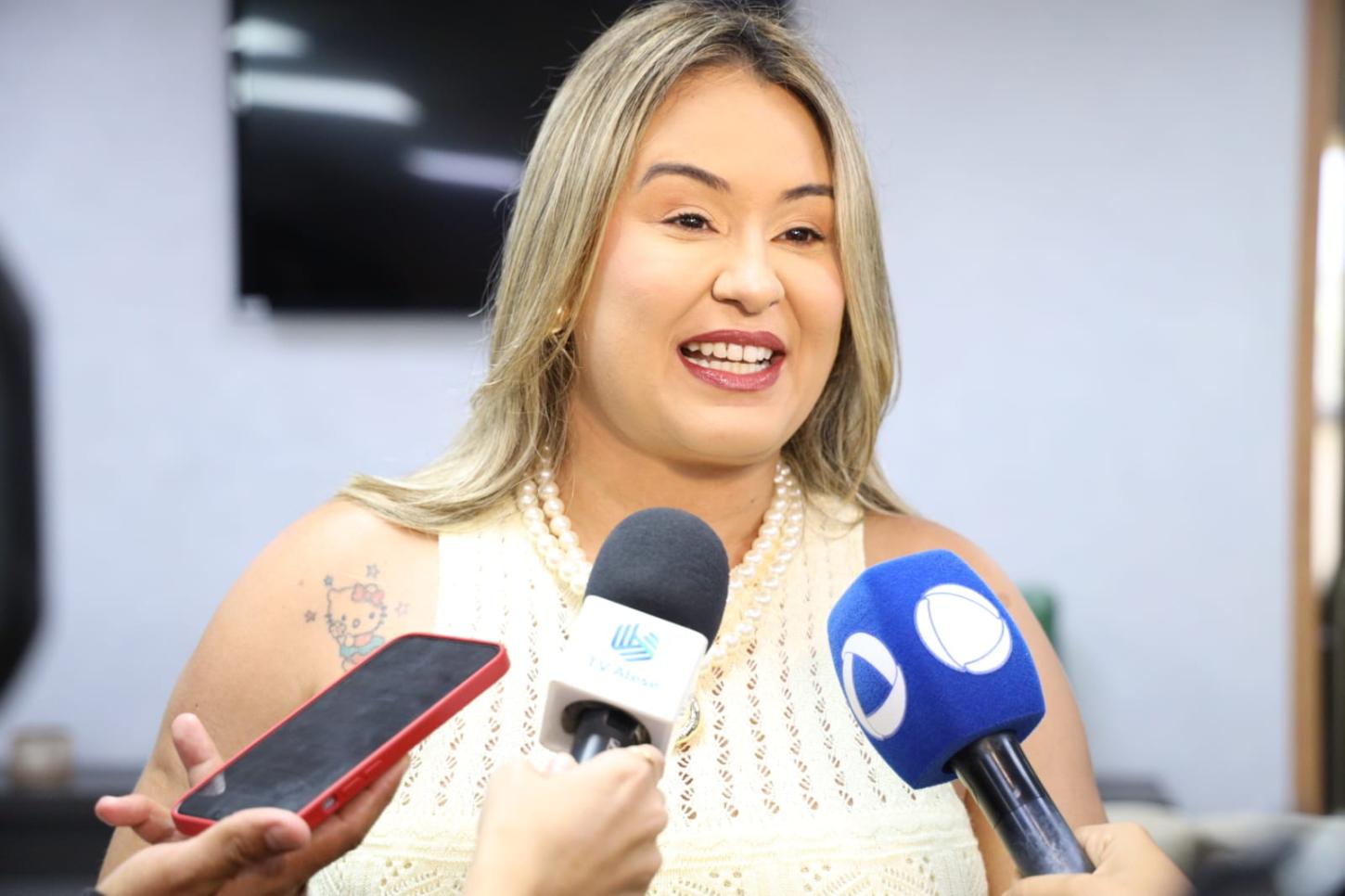 Kitty Lima retorna à Assembleia Legislativa após dois anos
