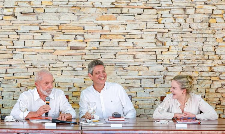 Lula manda recado implícito para Márcio Macêdo e diz que Gleisi “tem condições de ser ministra”