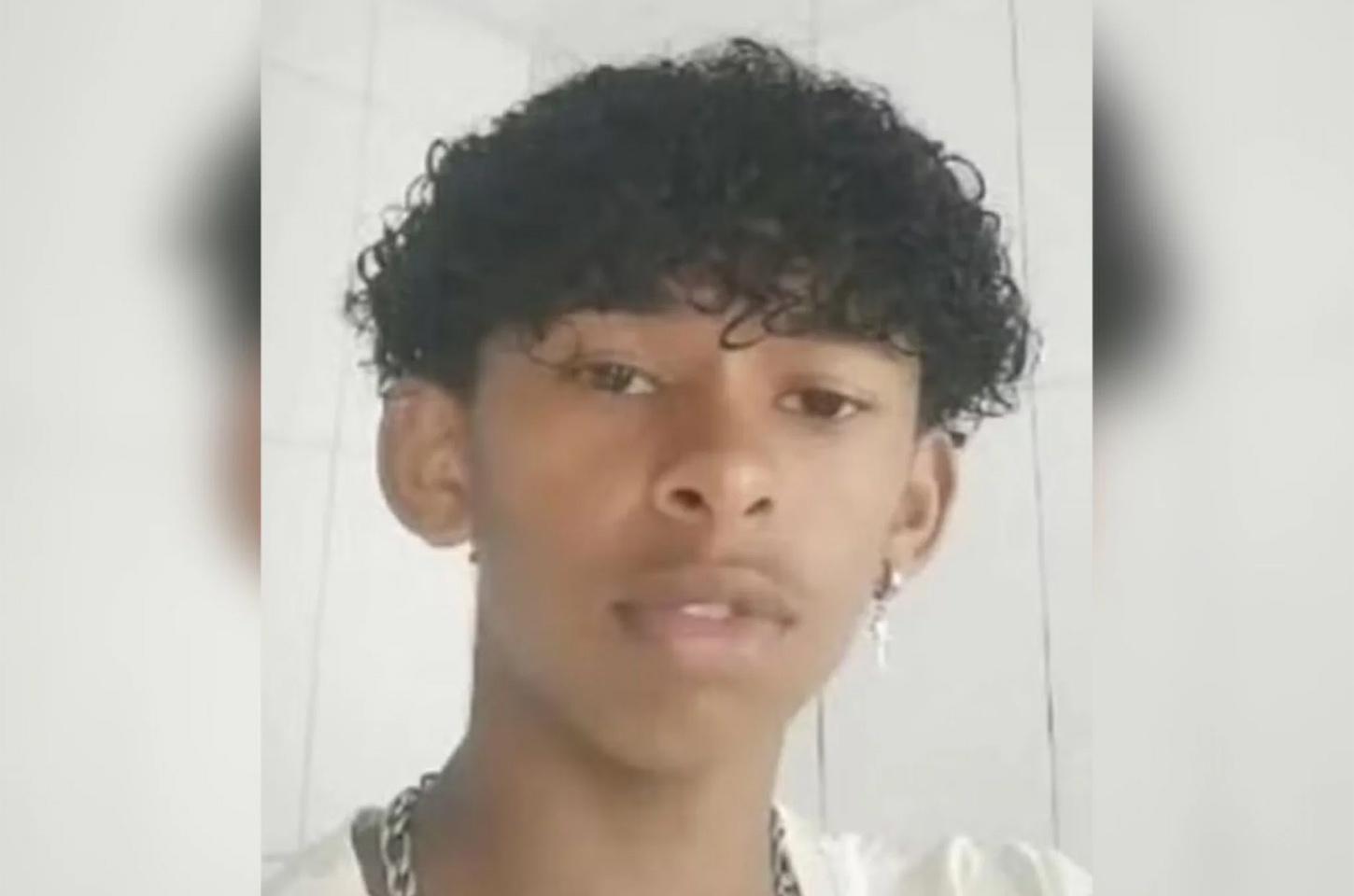 Adolescente morre após injetar líquido com restos de borboleta na perna